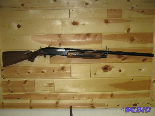 lot 55 image: Winchester 1200 pump shotgun