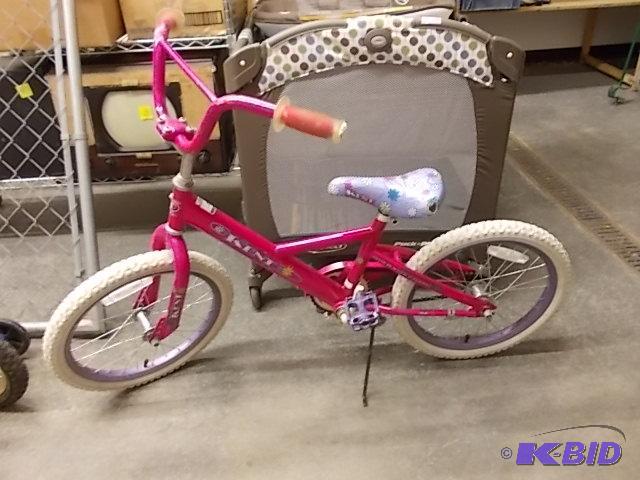lot 25 image: Girls 20 Inch Kent Bike...