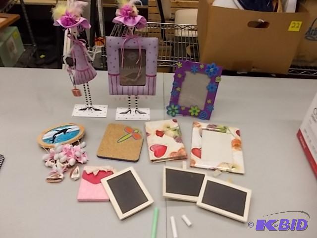 lot 31 image: Girls Picture Frames & Other Related Deco...