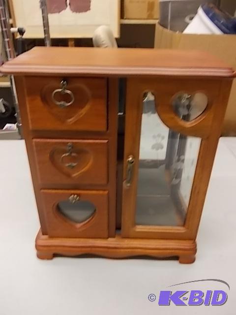 lot 33 image: Stand Up Jewelry Box...