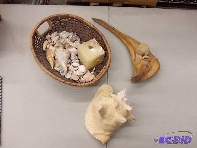 lot 47 image: Basket&nbspWith Sea Shells & Driftwood D...