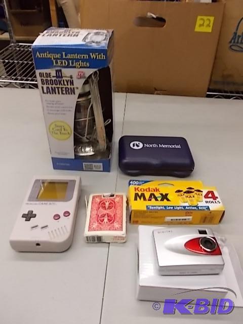 lot 50 image: Ninetendo Game Boy, Olde Brooklyn II Lantern,...