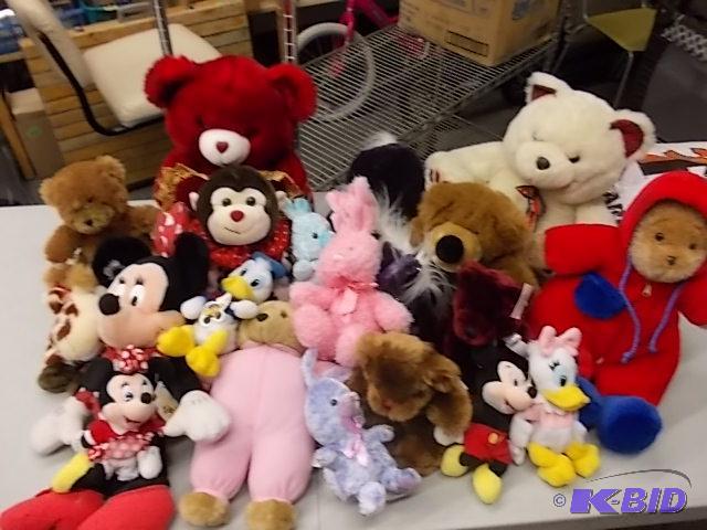lot 53 image: Box Lot Of Large Stuffed Animals...
