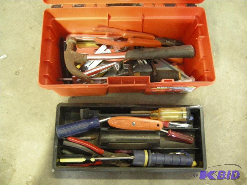 lot 111 image: Tool box with tools