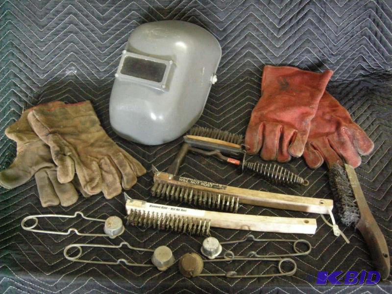 lot 113 image: Welding items