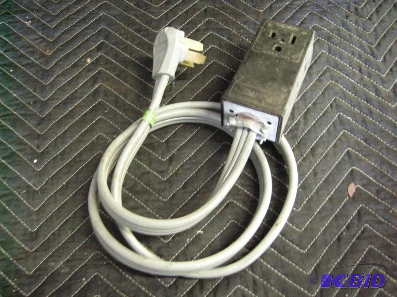 lot 118 image: Heavy power cord adapter