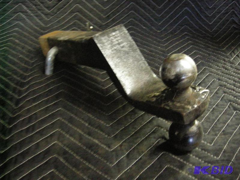 lot 125 image: Reese receiver hitch