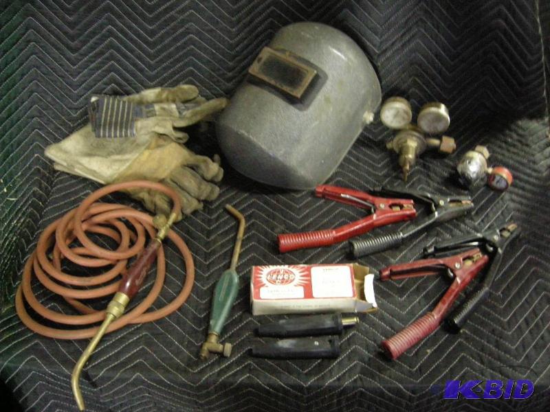 lot 128 image: Welding items