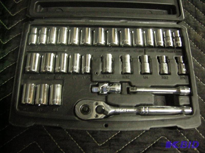 lot 129 image: Husky 14 drive ratchet set