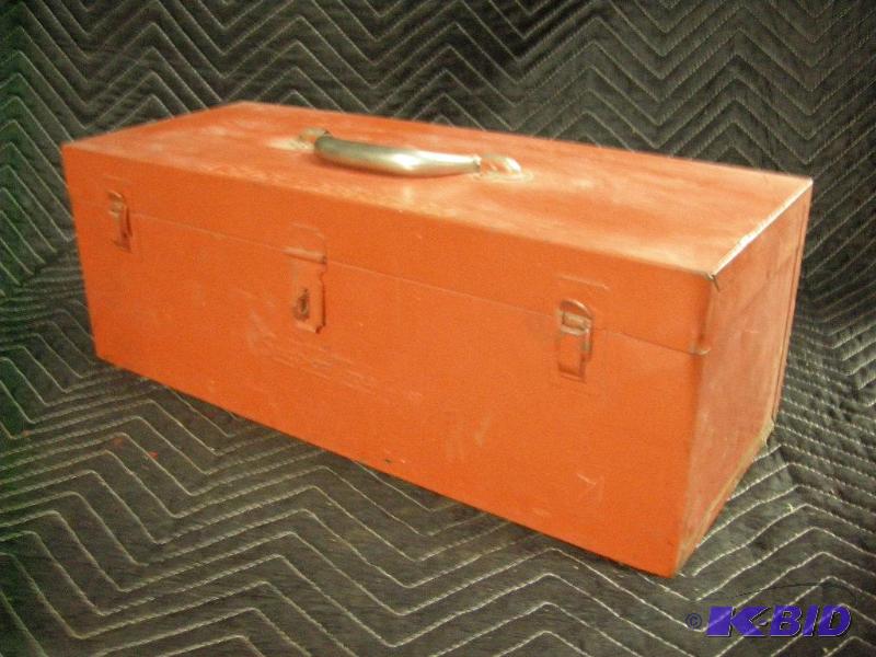 lot 136 image: Vintage Snap-on Tool box