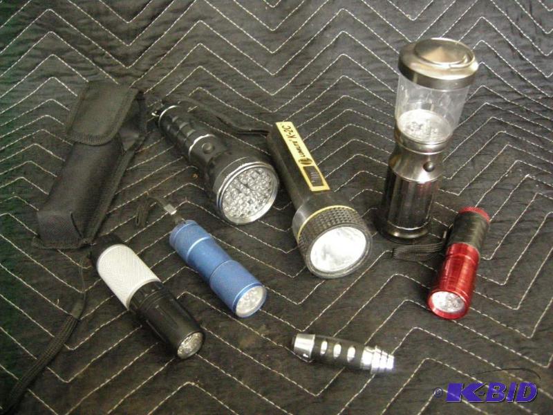 lot 140 image: Group of 7 flashlights