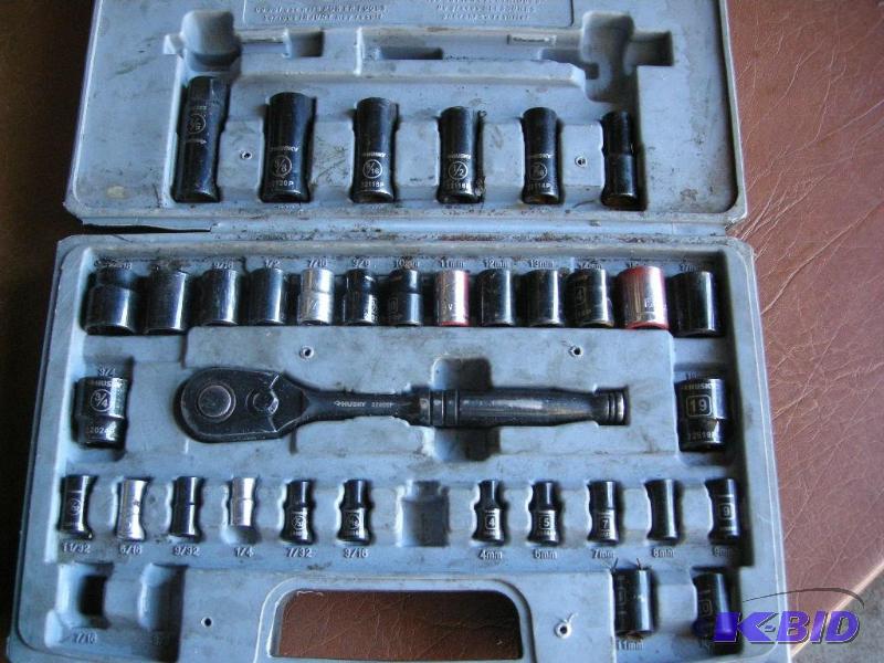 lot 148 image: Husky ratchet set