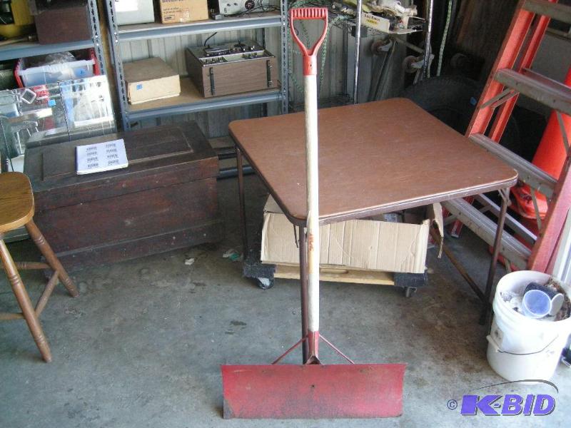 lot 149 image: Snow shovel