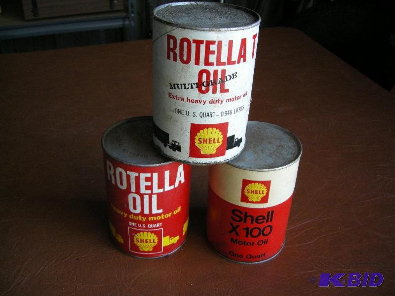 lot 153 image: 3 Vintage oil cans