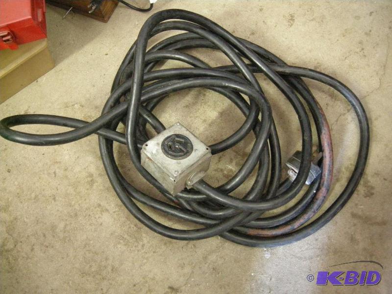 lot 16 image: Heavy Heavy duty power cord