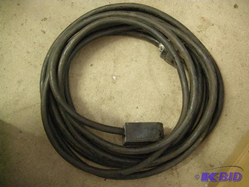 lot 17 image: Heavy Heavy duty power cord