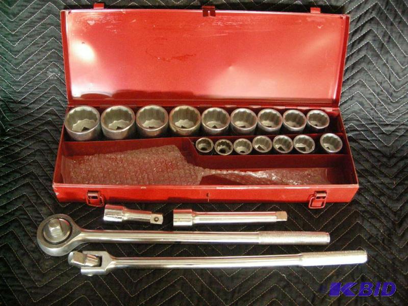 lot 26 image: 34 drive socket set