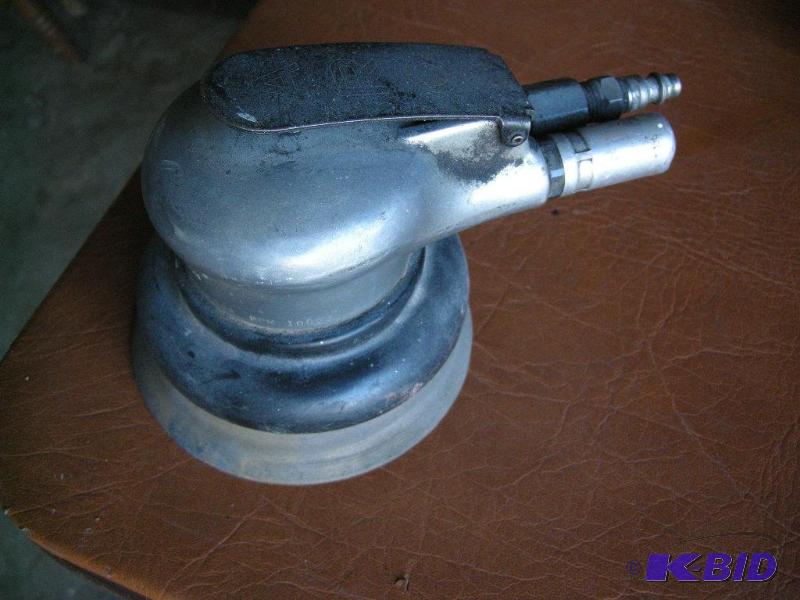 lot 42 image: Pneumatic orbital sander