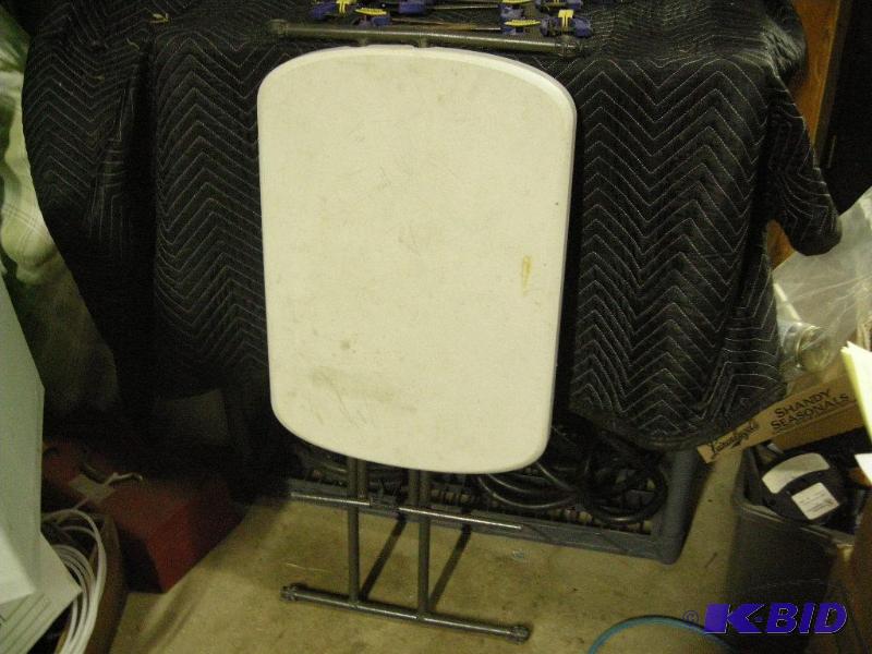lot 44 image: Lifetime folding table