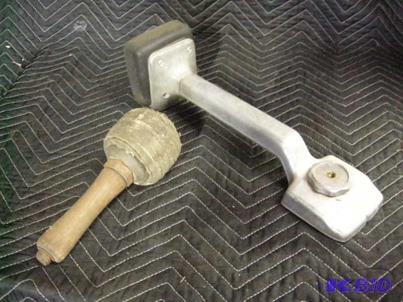 lot 60 image: Carpet stretcher & Persuader