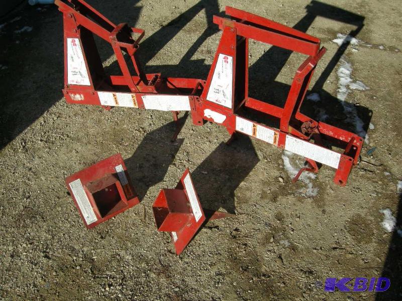 lot 7 image: 2 Qual-Craft Pump Jacks