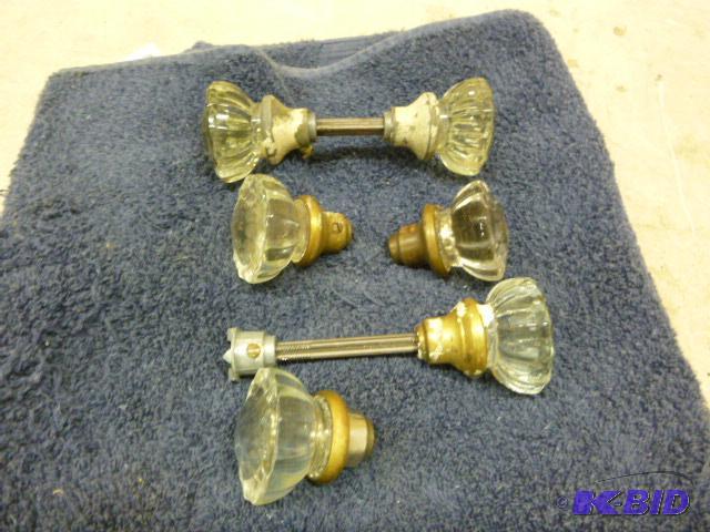 lot 115 image: Miscellaneous Vintage Door Knobs...