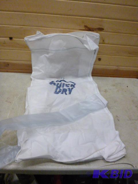 lot 122 image: Quick Dry Garment Bag...