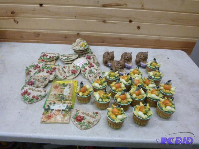 lot 148 image: Miscellaneous Decor...