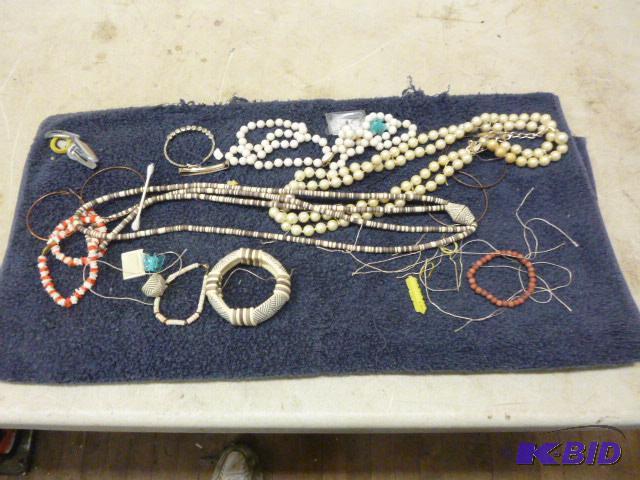 lot 151 image: Miscellaneous Costume Jewelry...