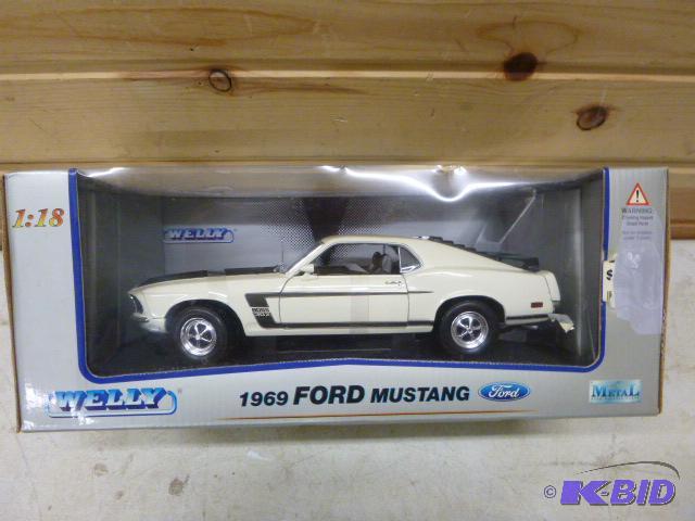 lot 30 image: 1969 Ford Mustang 302 Boss Welly die cast car...