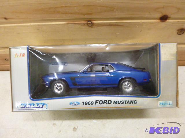 lot 32 image: 1969 Ford Mustang Welly die cast car, 118 sc...