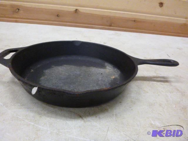 lot 42 image: Lodge 8SK Cast Iron 10" Skillet...