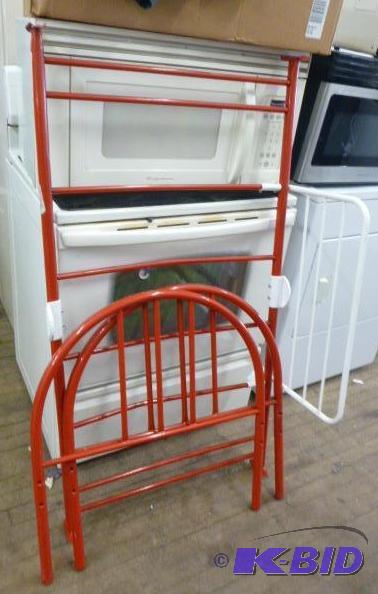 lot 61 image: Toddler Bed...