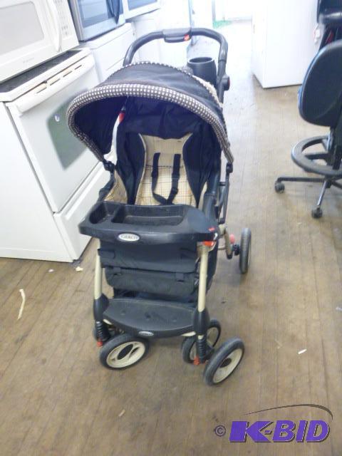 lot 66 image: Graco Stroller...
