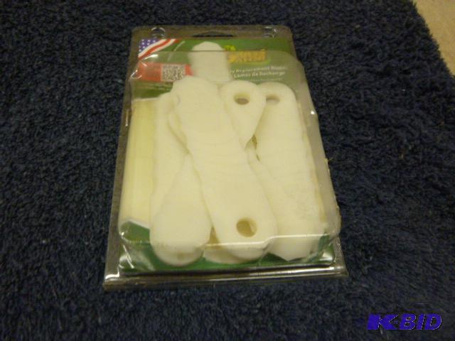 lot 85 image: Grass Gator Replacement Blades...
