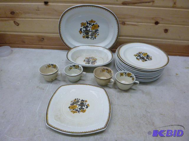 lot 86 image: Blackstone Dishes...