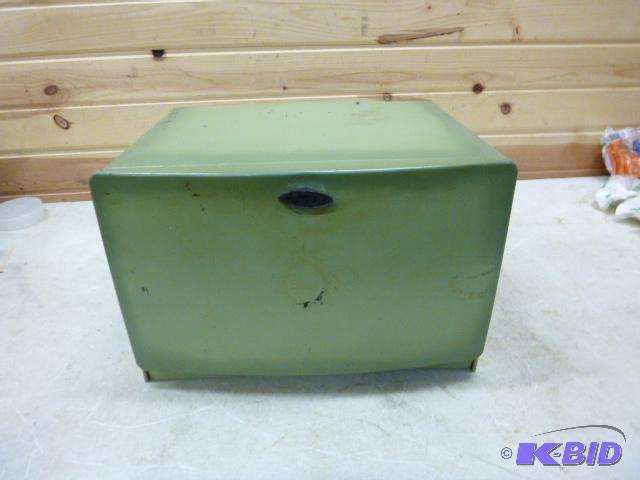 lot 88 image: Metal Bread Box...