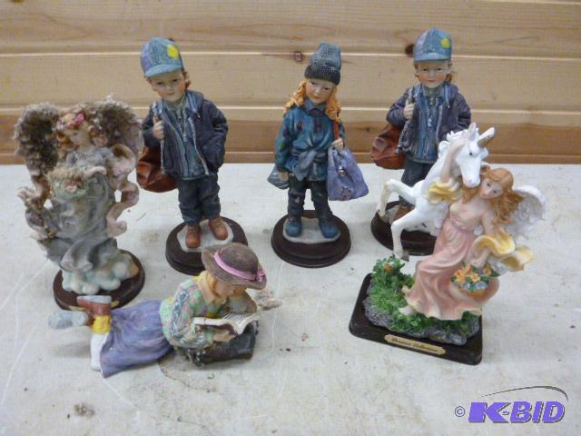 lot 90 image: Miscellaneous Figurines ...