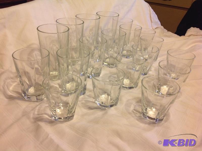 lot 1 image: Libbey Duratuff Glassware