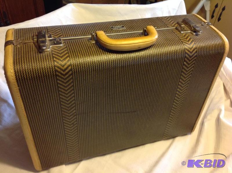 lot 12 image: Vintage Suitcase by Samson