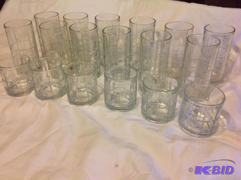lot 2 image: Anchor Hocking Glassware