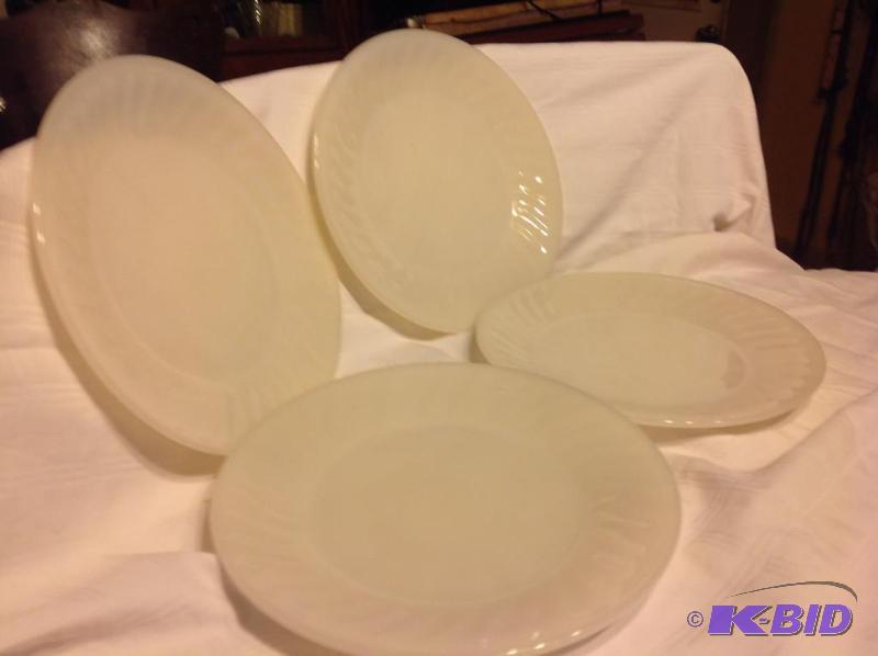 lot 30 image: Vintage Fire King Plates