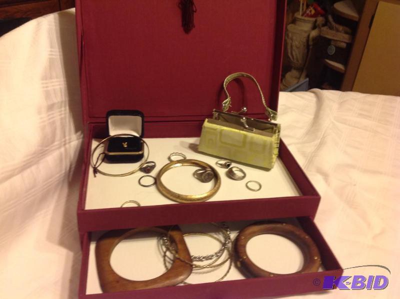 lot 39 image: Jewelry Box & Coin Purse