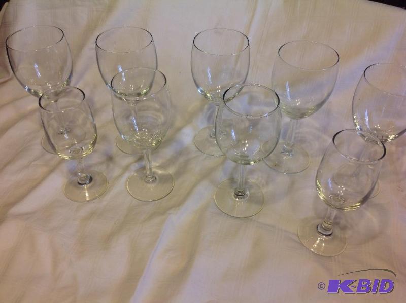 lot 4 image: Wine Glasses