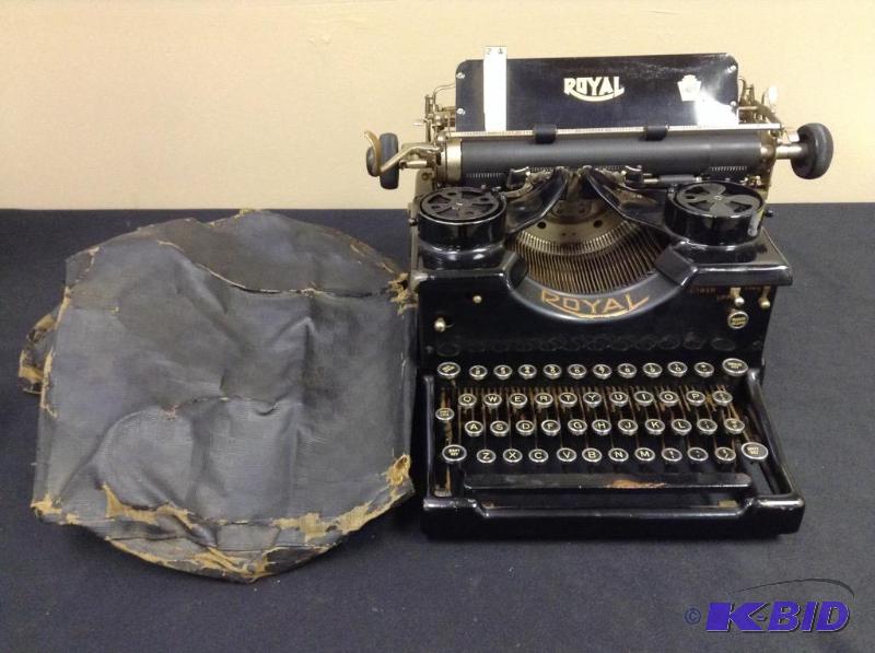 lot 1 image: Vintage Royal typewriter with cover