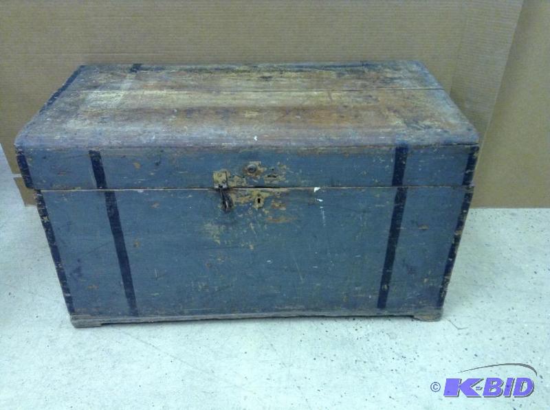 lot 103 image: Primitive Wood Tool Chest