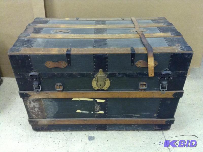 lot 104 image: Antique Steamer Trunk