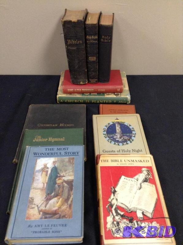 lot 3 image: Lot of vintage Bibles, hymnals, and other religious books