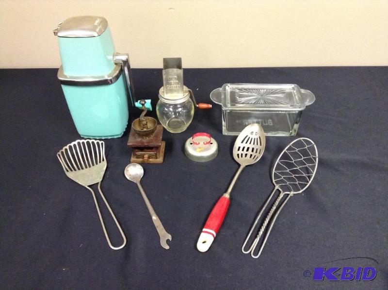 lot 33 image: Vintage Kitchen Items