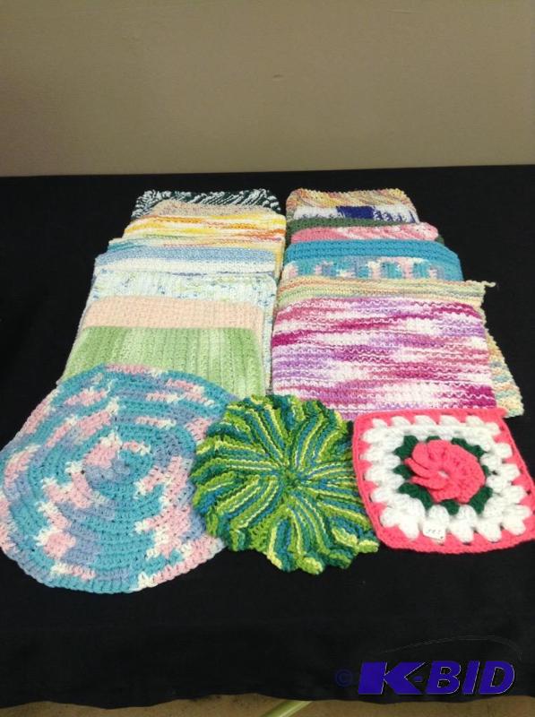 lot 52 image: Lot of handmade dishcloths and pot holders
